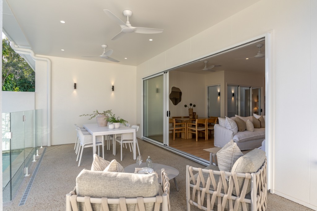 Outdoor dining at Pandanus Avenue, Coolum Beach